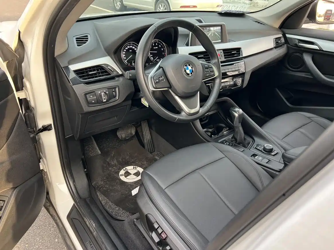 BMW X1 2019 sDrive20Li Leading Model фото 7