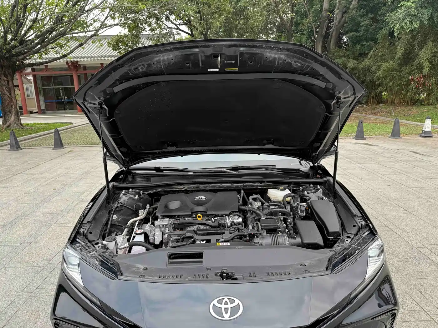 Toyota Camry 2026 Hybrid 2.0HSE Sport Lite Edition фото 13