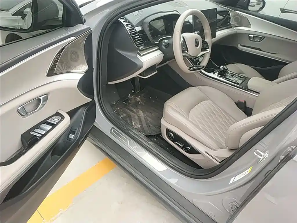 BYD Han 2025 DM-i 125KM Elite фото 16