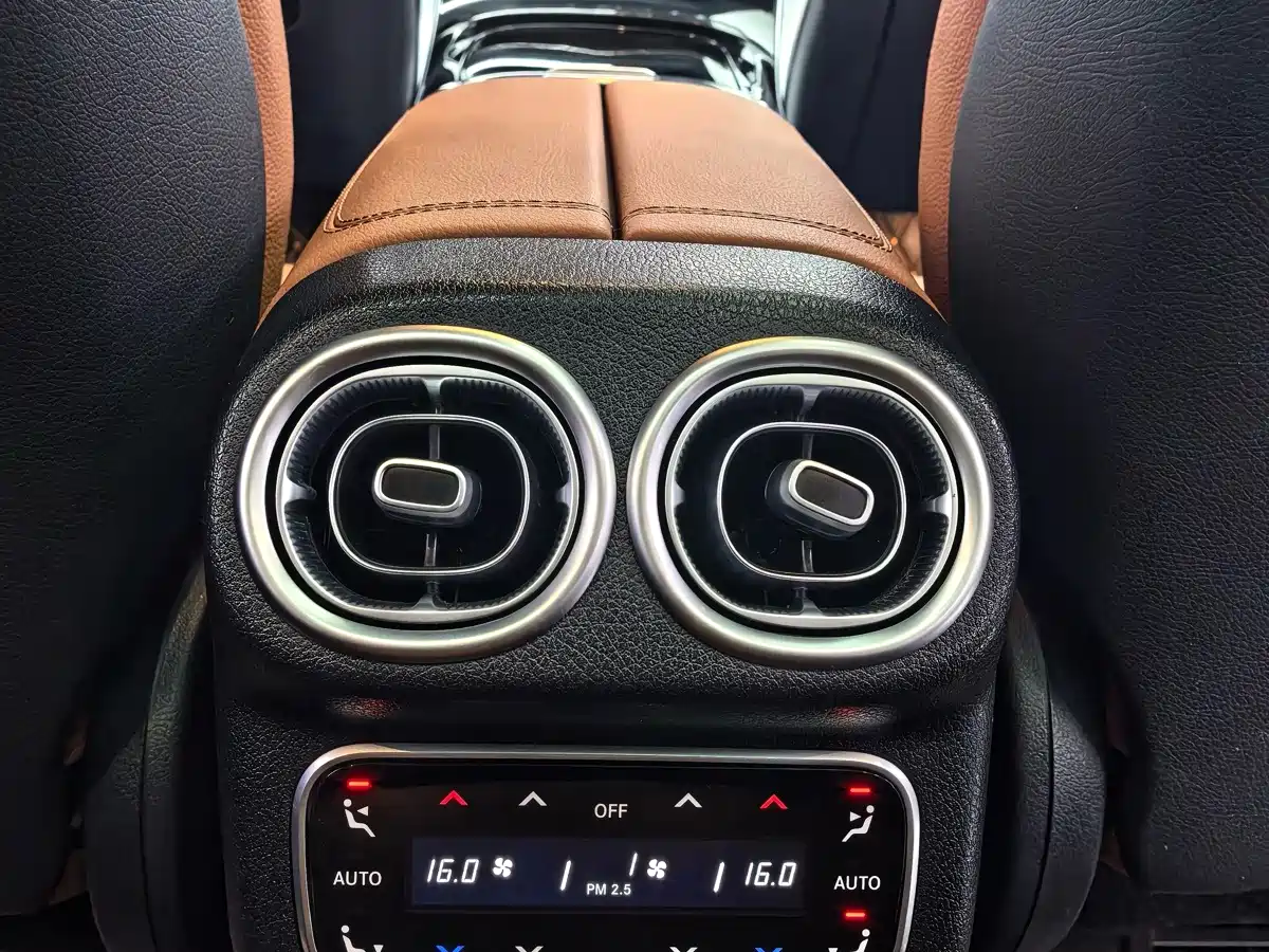Фото 13 - Mercedes-Benz GLC