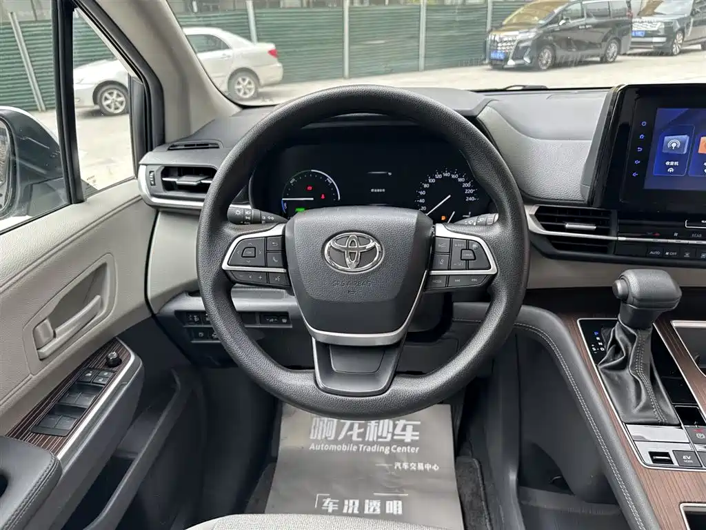 Toyota Sienna 2021 2.5L Hybrid Comfort Edition фото 11