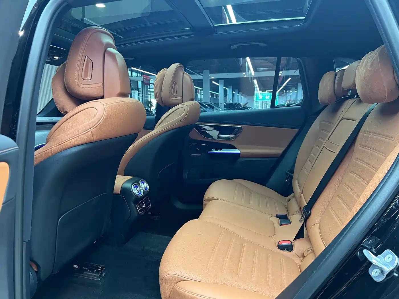 Mercedes-Benz GLC 2025 Model Year GLC 260 L 4MATIC Luxury фото 12