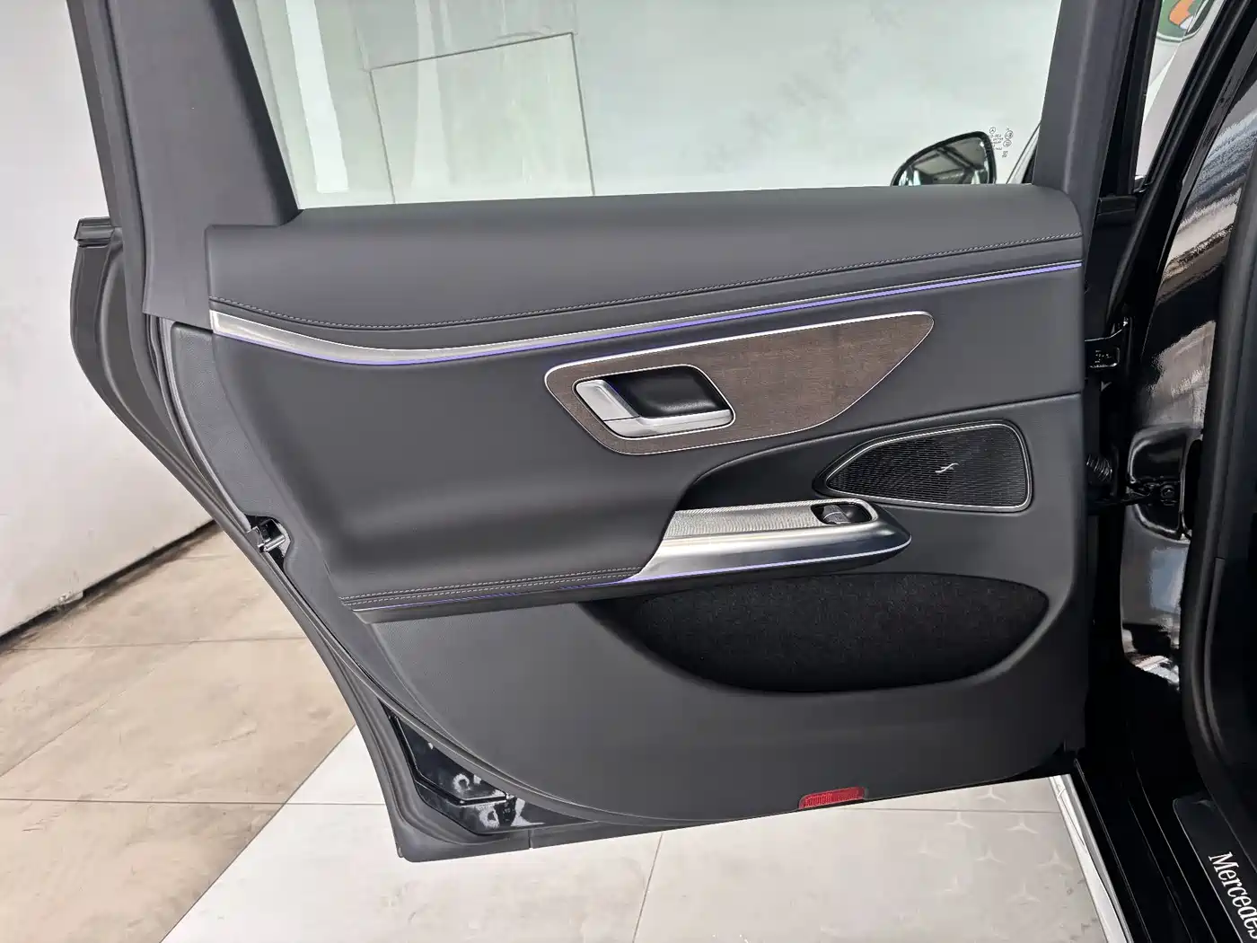 Mercedes-Benz E-Class New Energy 2024 E 350 e L Plug-in Hybrid Sedan фото 21