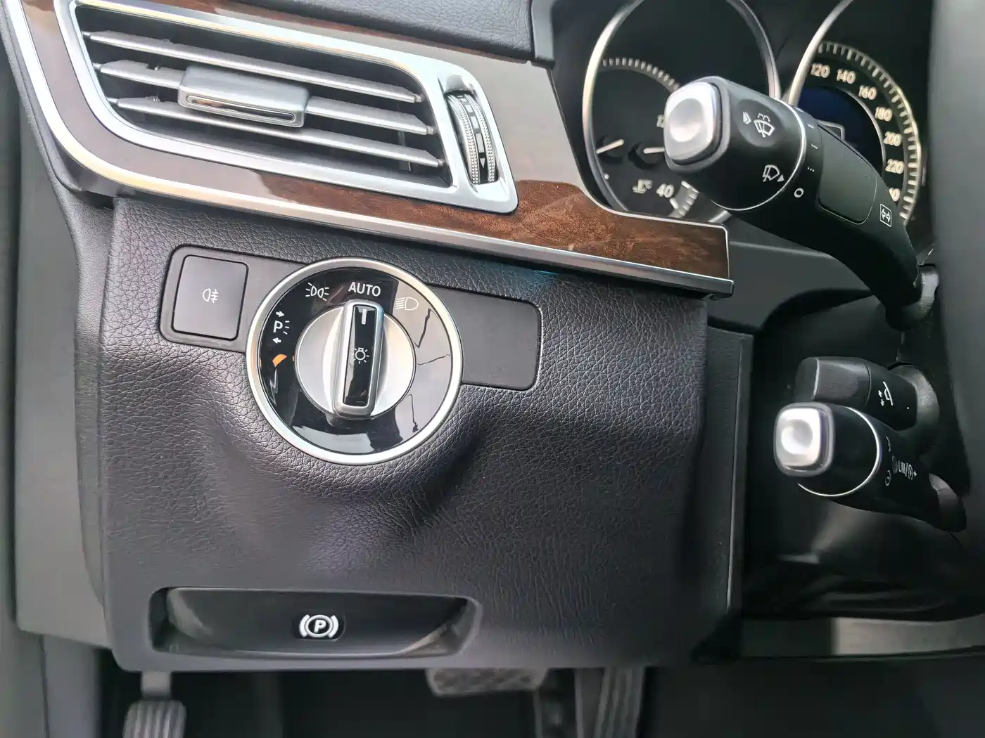 Mercedes-Benz E-Class 2015 E 260 L фото 20