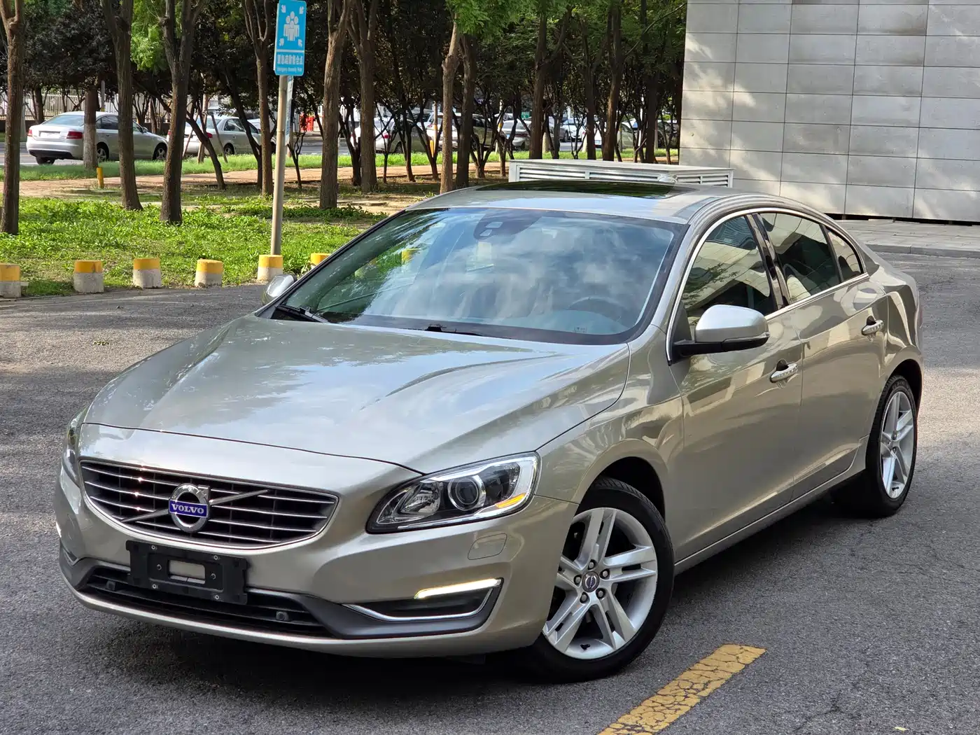 Фото 10 - Volvo S60