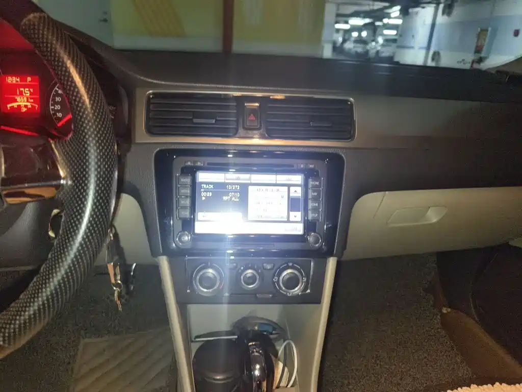 Volkswagen Santana 2015 1.6L Automatic Comfort Edition фото 10