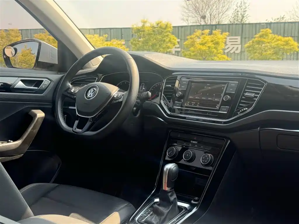 Volkswagen T-ROC 2018 280TSI DSG 2WD Comfort (China V) фото 15