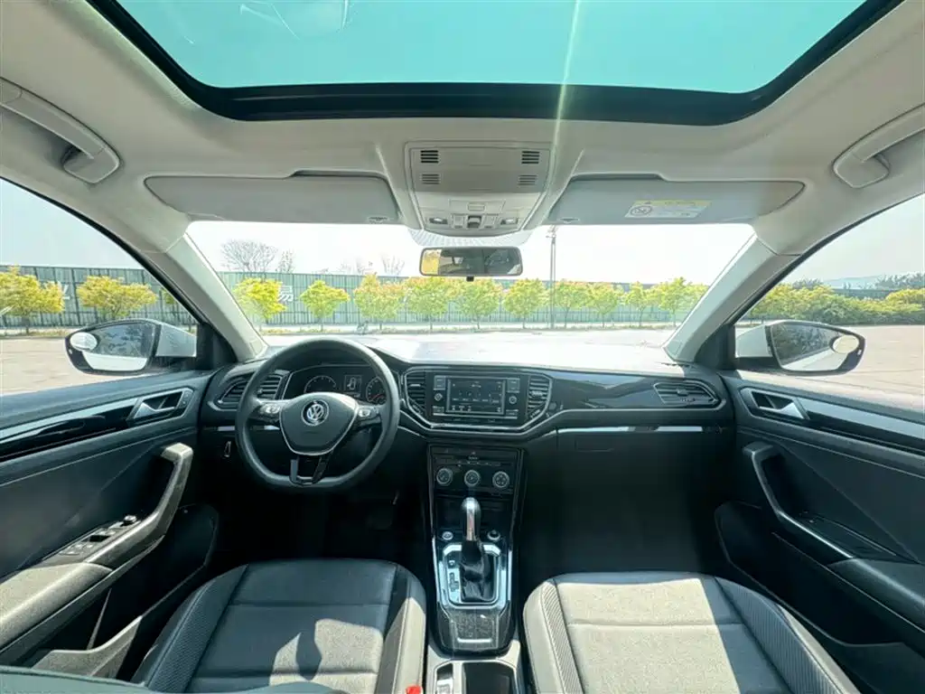 Volkswagen T-ROC 2018 280TSI DSG 2WD Comfort (China V) фото 14