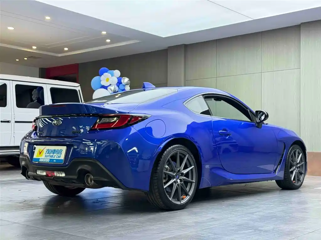 Subaru BRZ 2023 2.4L Manual 10th Anniversary Edition фото 4