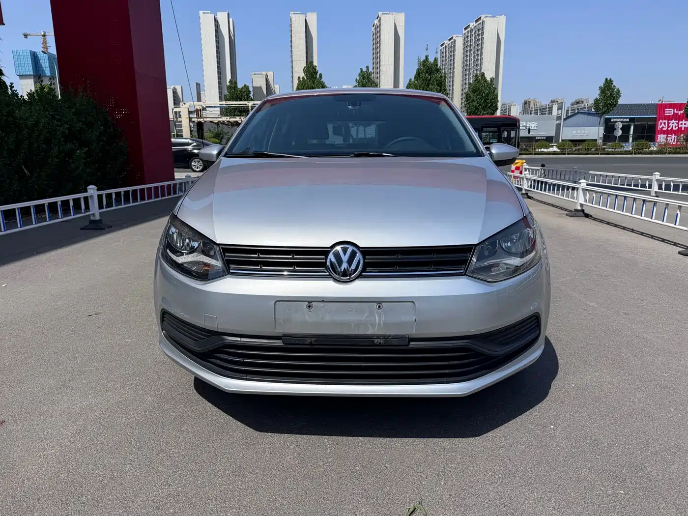 Volkswagen Polo 2014 1.4L Manual Trend Edition фото 2