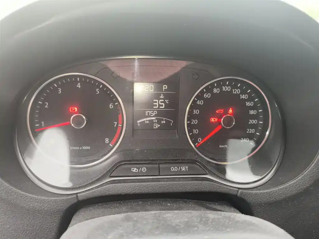 Volkswagen Polo 2014 1.4L Automatic Comfort Edition фото 8