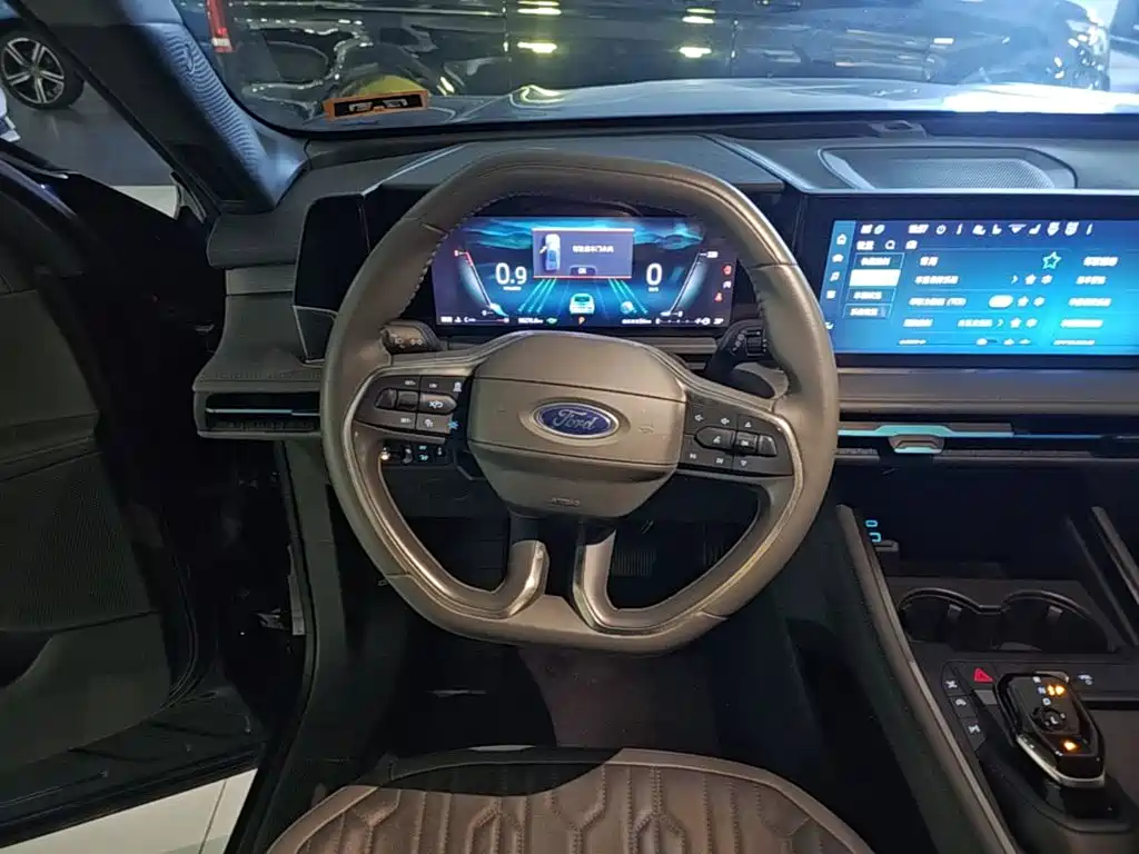 Фото 11 - Ford Edge