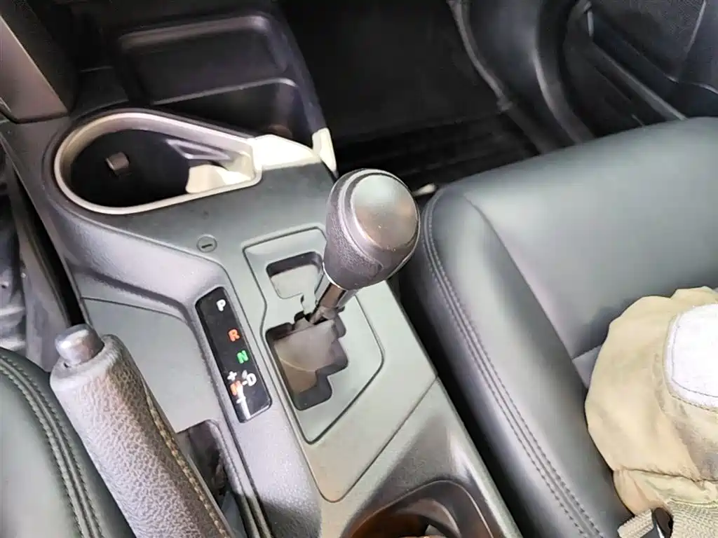 Toyota RAV4 Rongfang 2016 2.0L CVT 2WD Trend (China V) фото 14