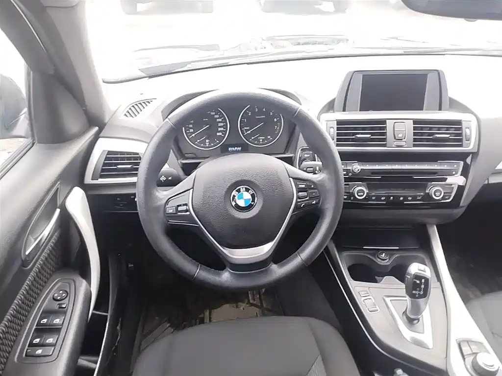 BMW 1 Series (Import) 2015 120i Leading фото 11