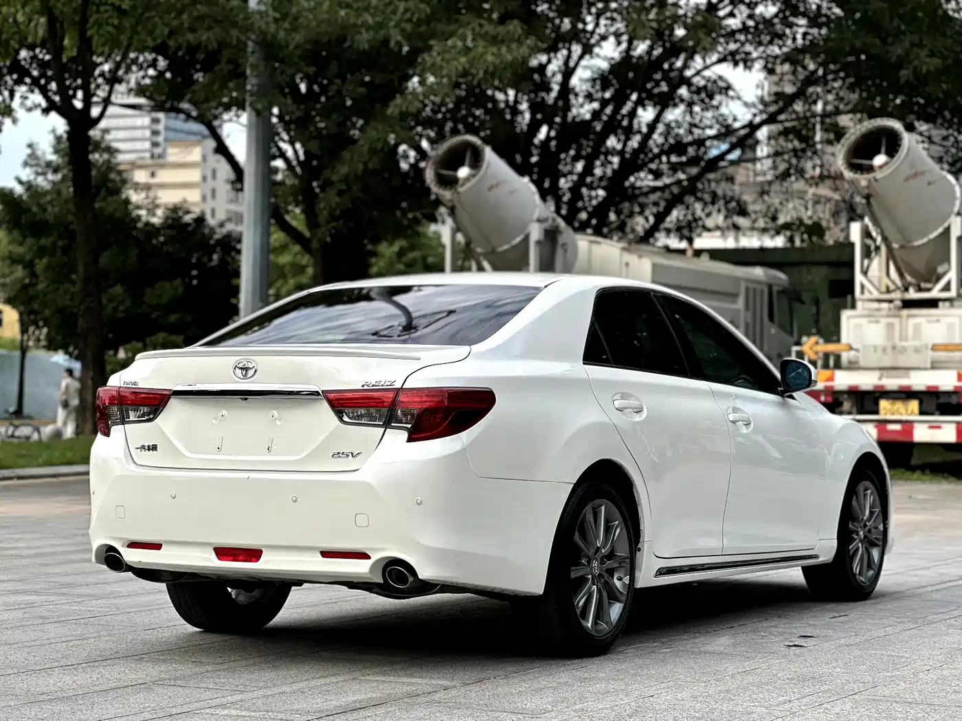 Toyota Reiz 2013 2.5V Premium Edition фото 8
