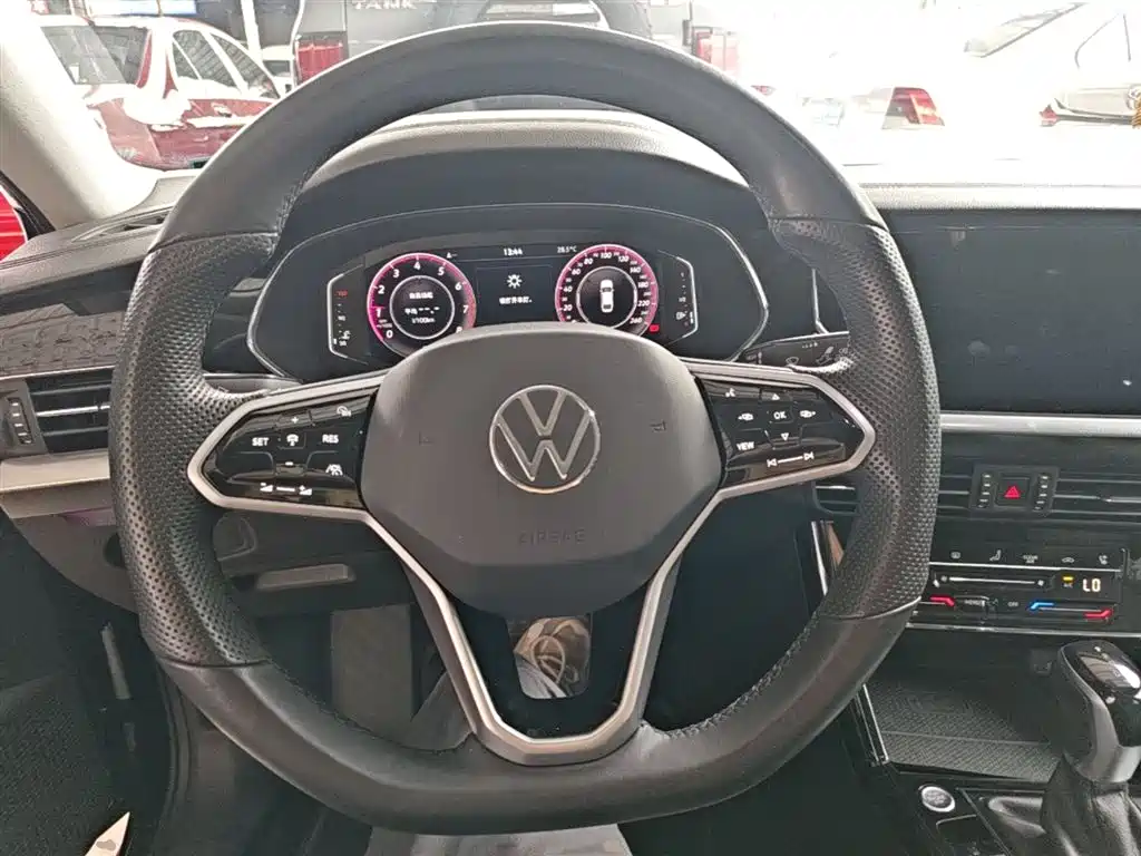 Volkswagen Passat 2023 Facelift 330TSI Starlight Luxury Edition фото 11