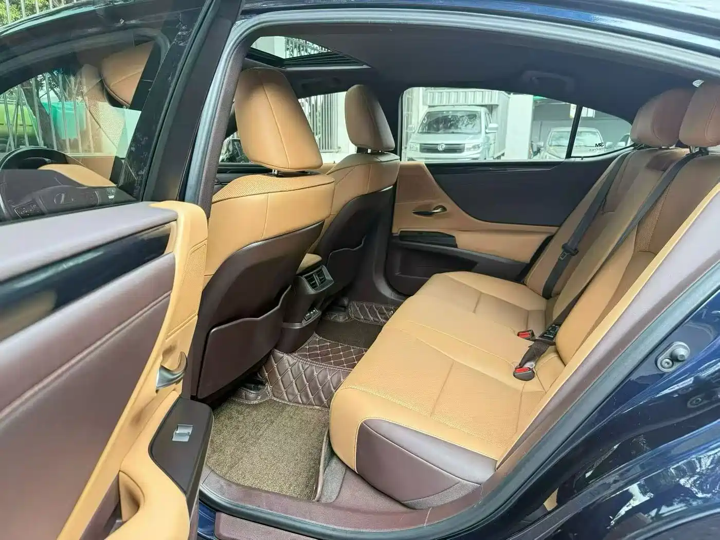 Lexus ES 2020 200 Excellence фото 8
