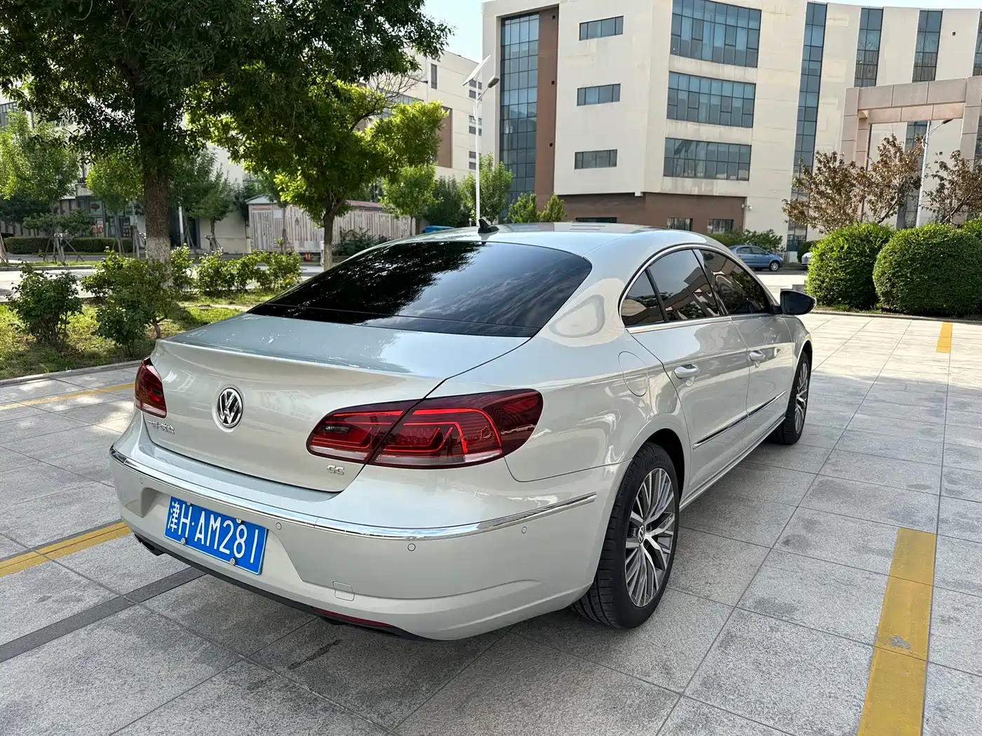 Volkswagen FAW-Volkswagen CC 2016 Model 2.0TSI Luxury фото 6