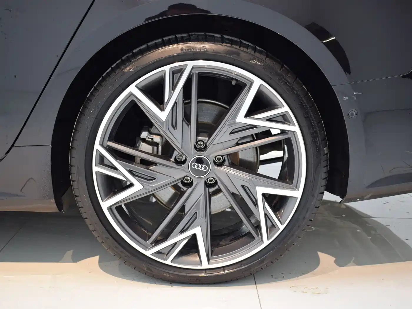 Audi A7L 2024 45 TFSI quattro S-line Black Warrior Edition фото 21