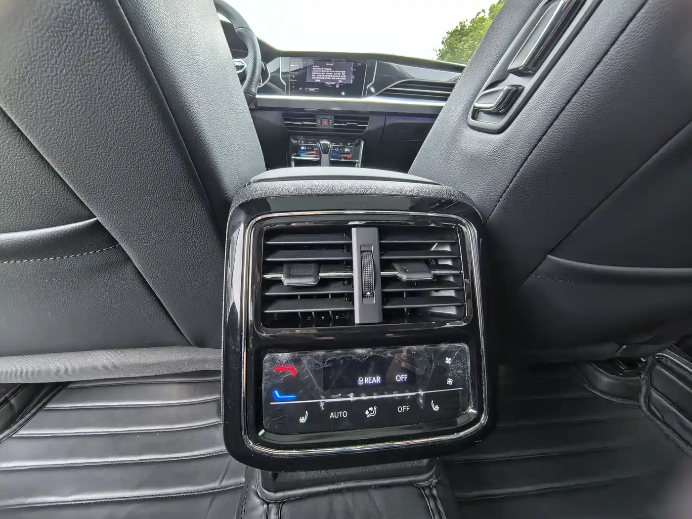 Volkswagen Passat 2023 330TSI Starlight Premium Edition фото 15