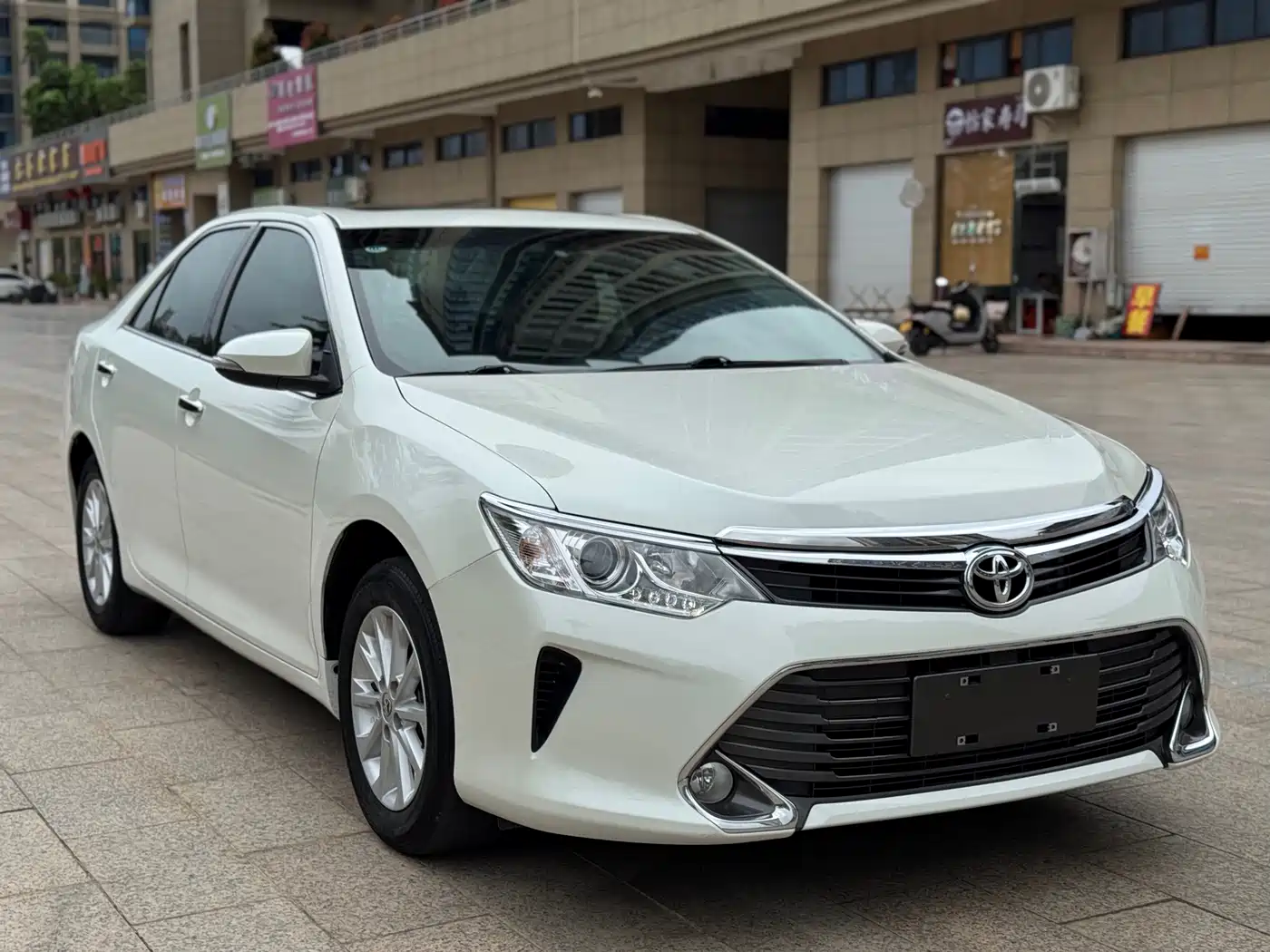 Toyota Camry 2015 2.0G Leading Edition фото 3