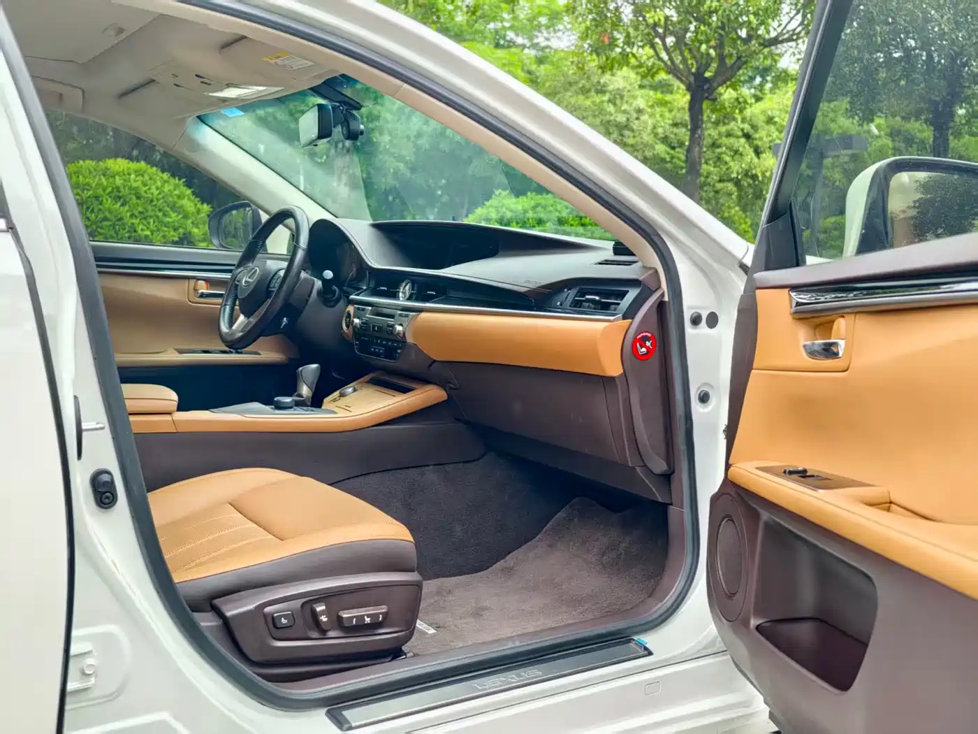 Lexus ES 2015 200 Elite Edition фото 4