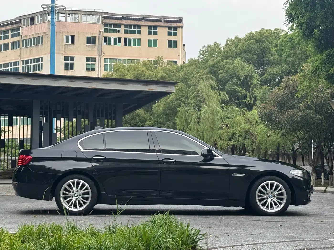 BMW 5 Series 2017 525Li Luxury Design Package фото 6