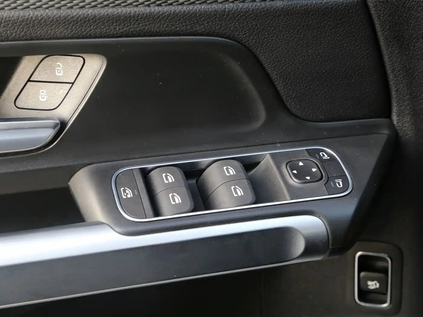 Mercedes-Benz GLB 2024 Facelift GLB 200 Dynamic фото 14