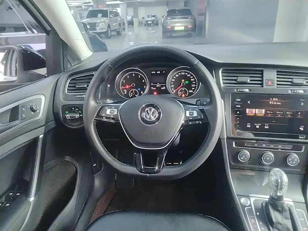 Volkswagen Golf 2020 Beloved Edition 280TSI DSG Comfort фото 11