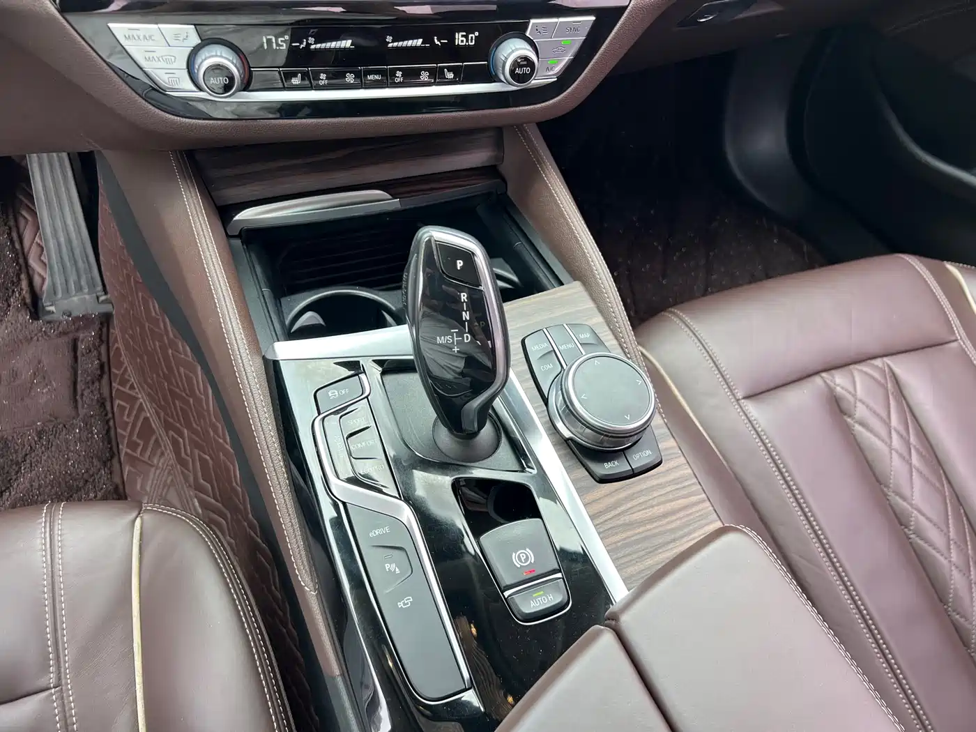 BMW 5 Series New Energy 2019 530Le Luxury Package фото 13