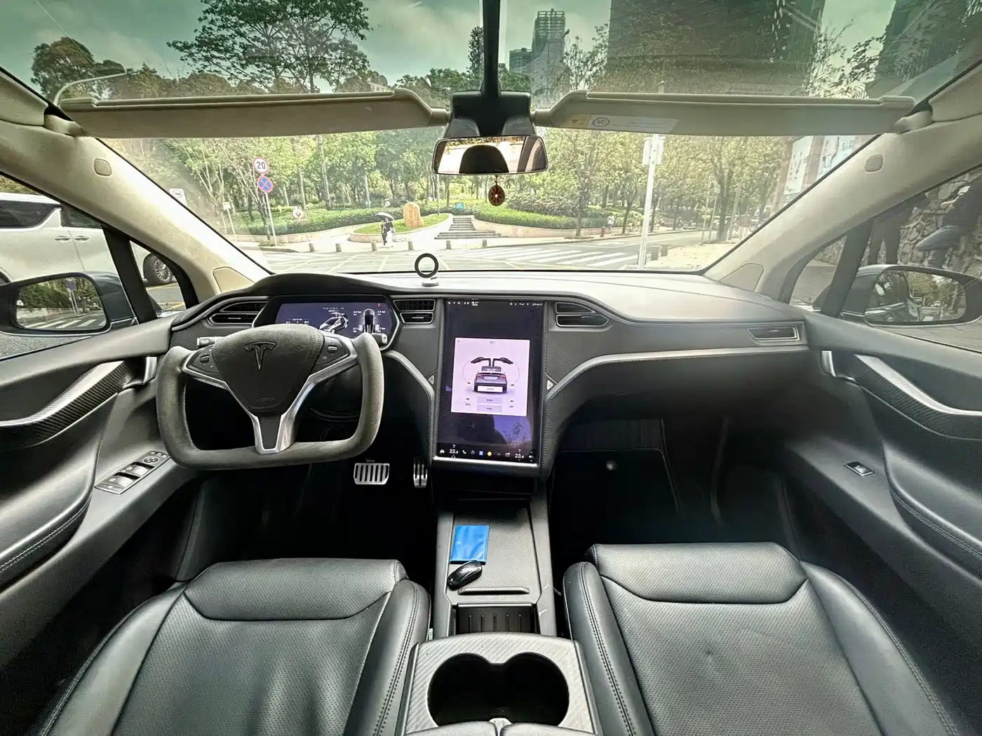 TESLA MODEL X