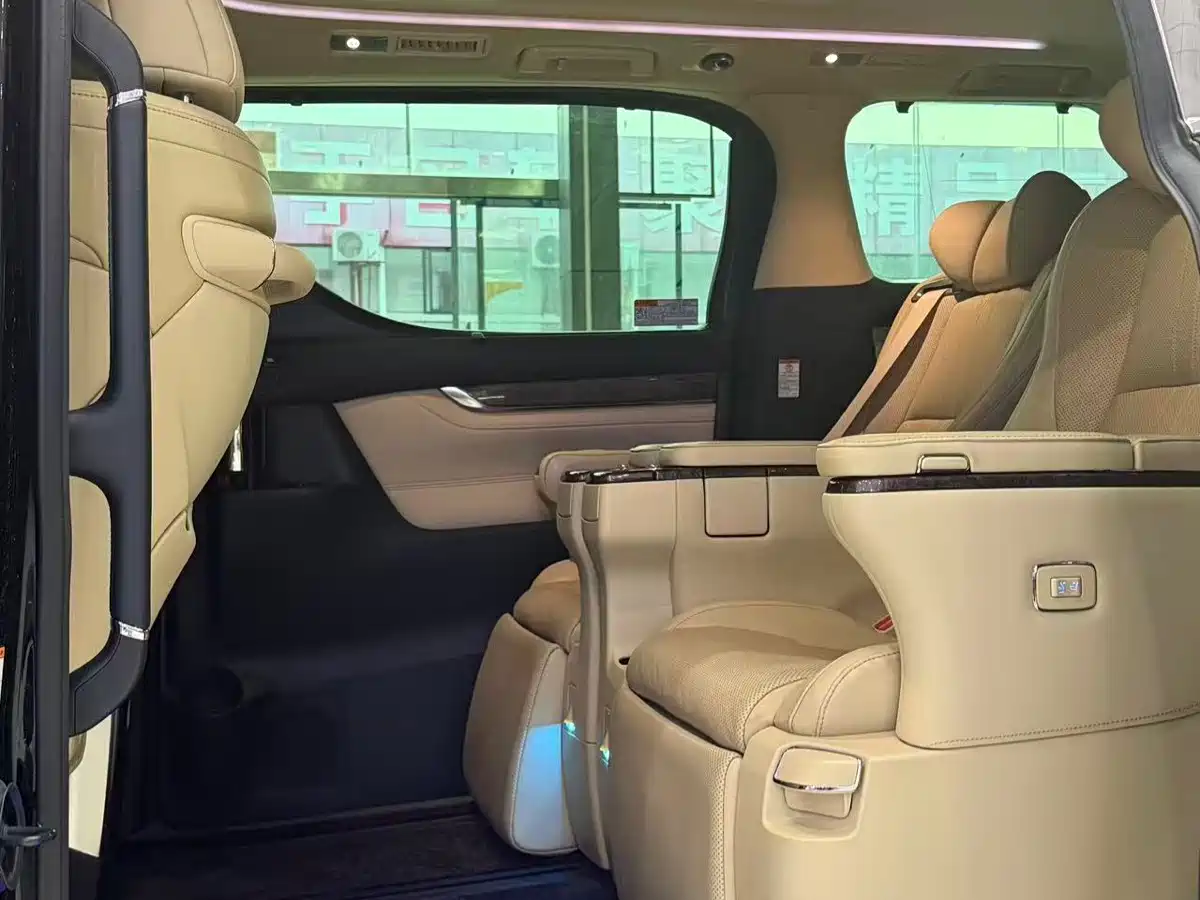 Toyota Vellfire 2021 Crown Hybrid 2.5L HV Premium Edition фото 4