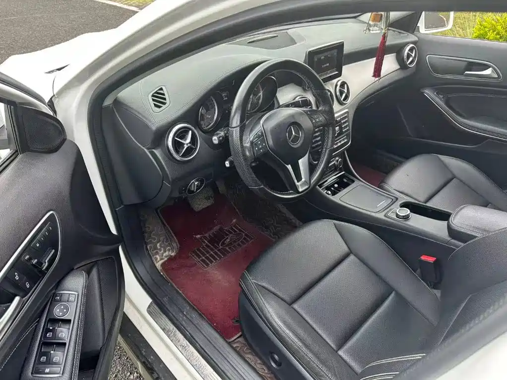 Mercedes-Benz GLA 2015 2015 GLA 200 Fashion