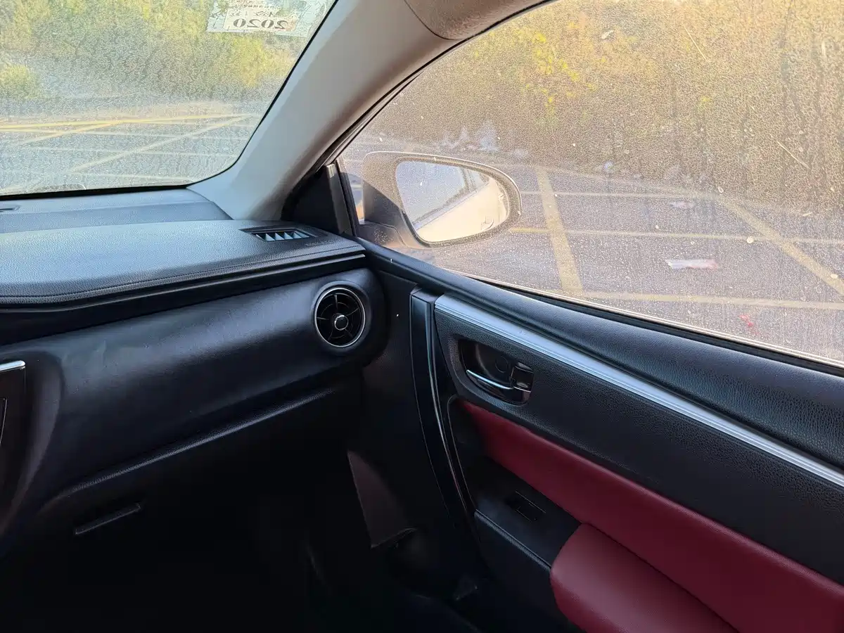 Photo 15 - Toyota Corolla
