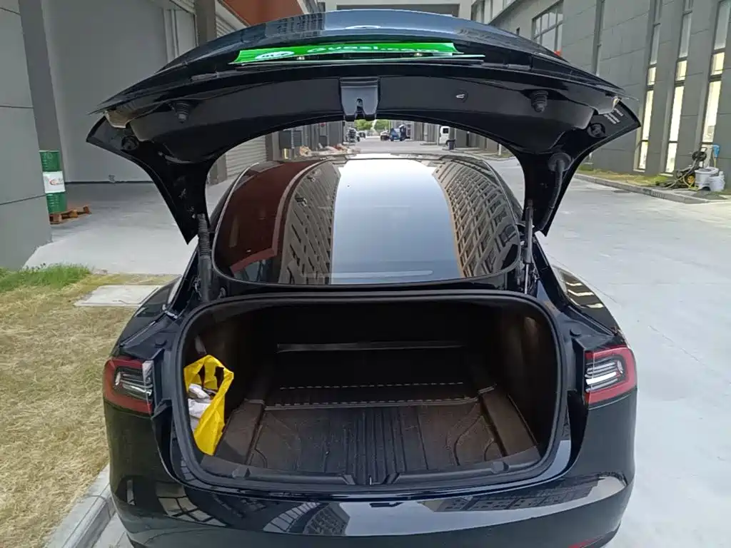 Фото 19 - Tesla Model 3