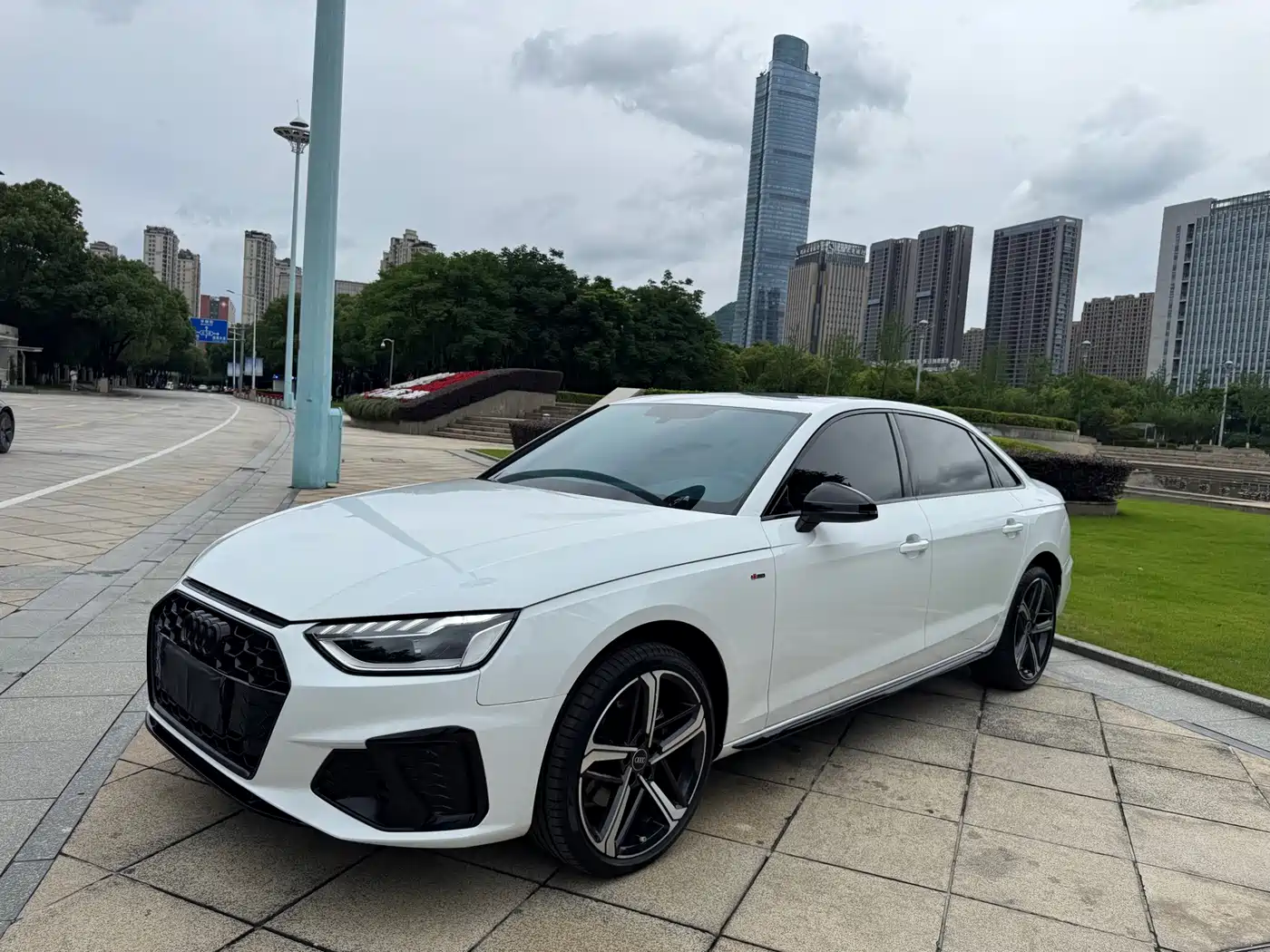 Audi A4L 2025 2024 40 TFSI Luxury Dynamic