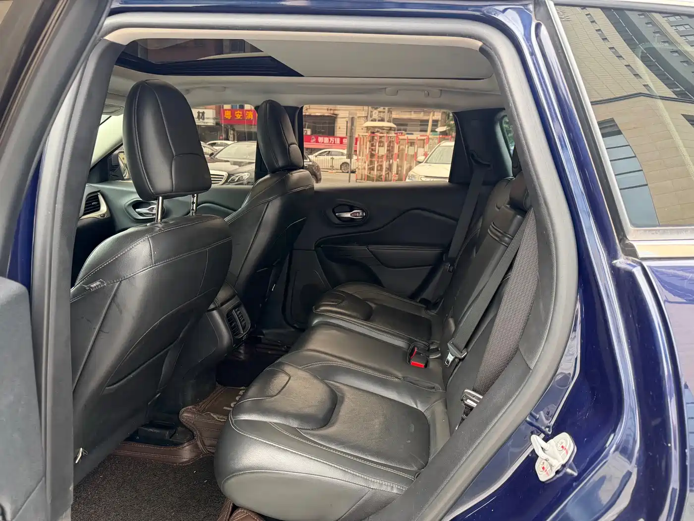 Photo 5 - Jeep Cherokee