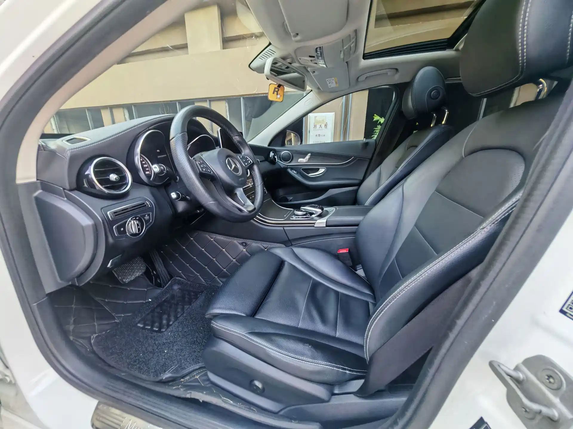 Фото 4 - Mercedes-Benz C-Class