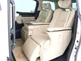 Фото 8 - Toyota Vellfire