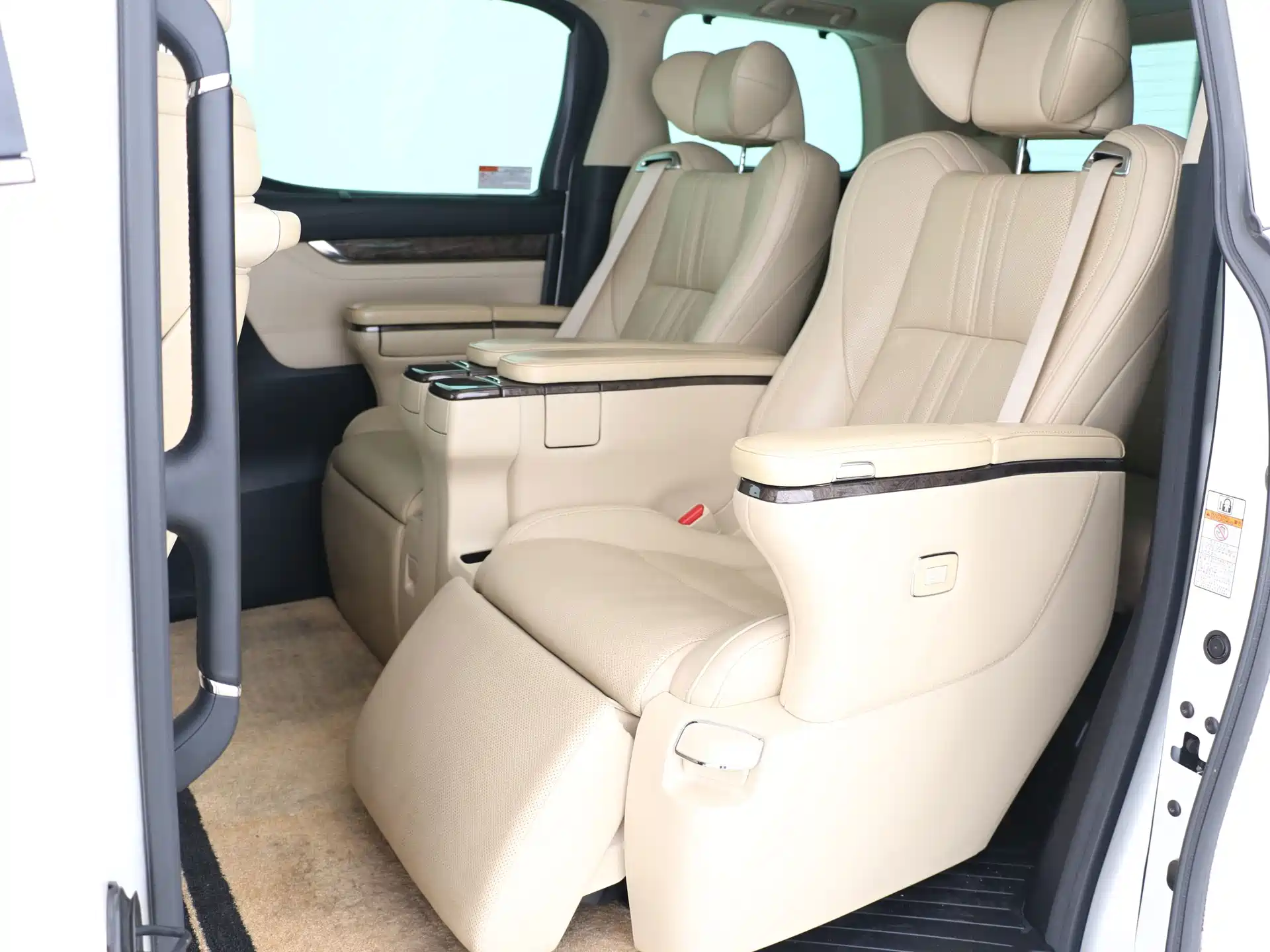 Фото 8 - Toyota Vellfire