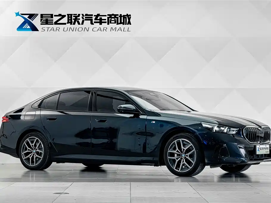 Photo 5 - BMW i5