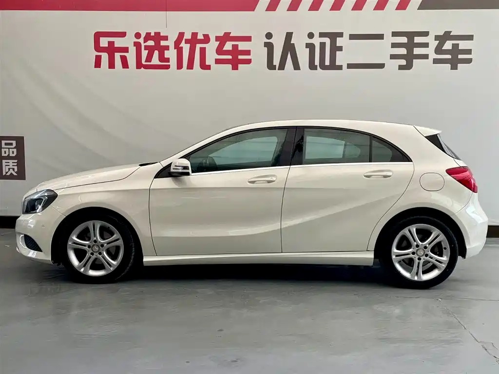 Mercedes-Benz A-Class (Import) 2015 A 180 фото 3