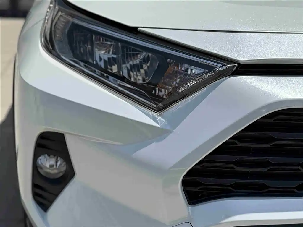 Toyota RAV4 Rongfang 2022 Hybrid 2.5L E-CVT 2WD Elite Edition фото 17