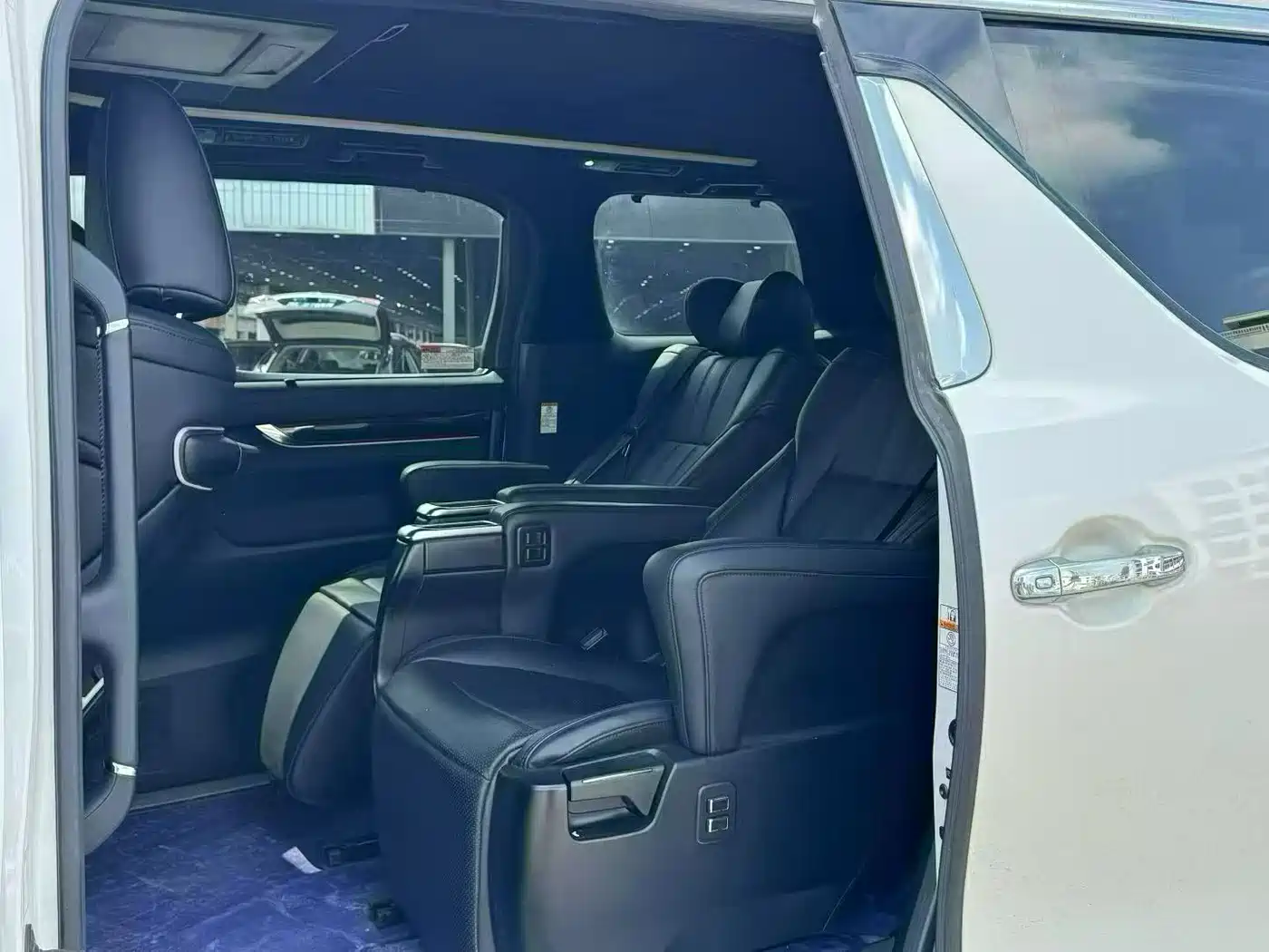 Toyota Alphard 2018 3.5L Luxury фото 8