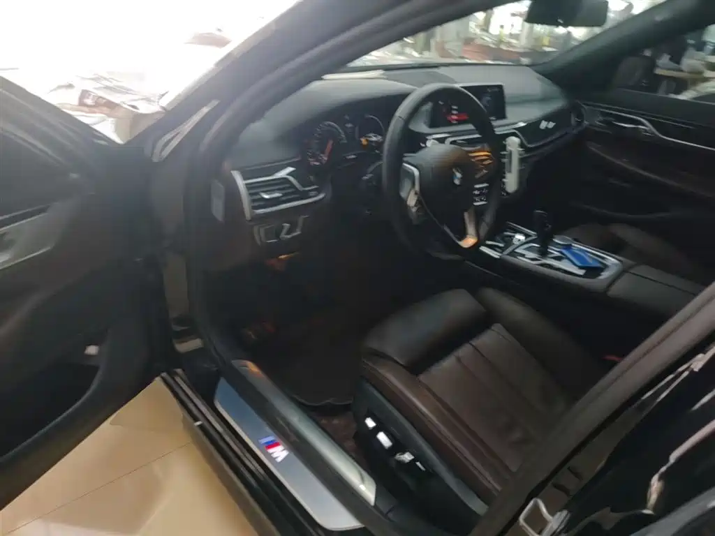 BMW 7 Series 2018 730Li Leading Type M Sport Package фото 16