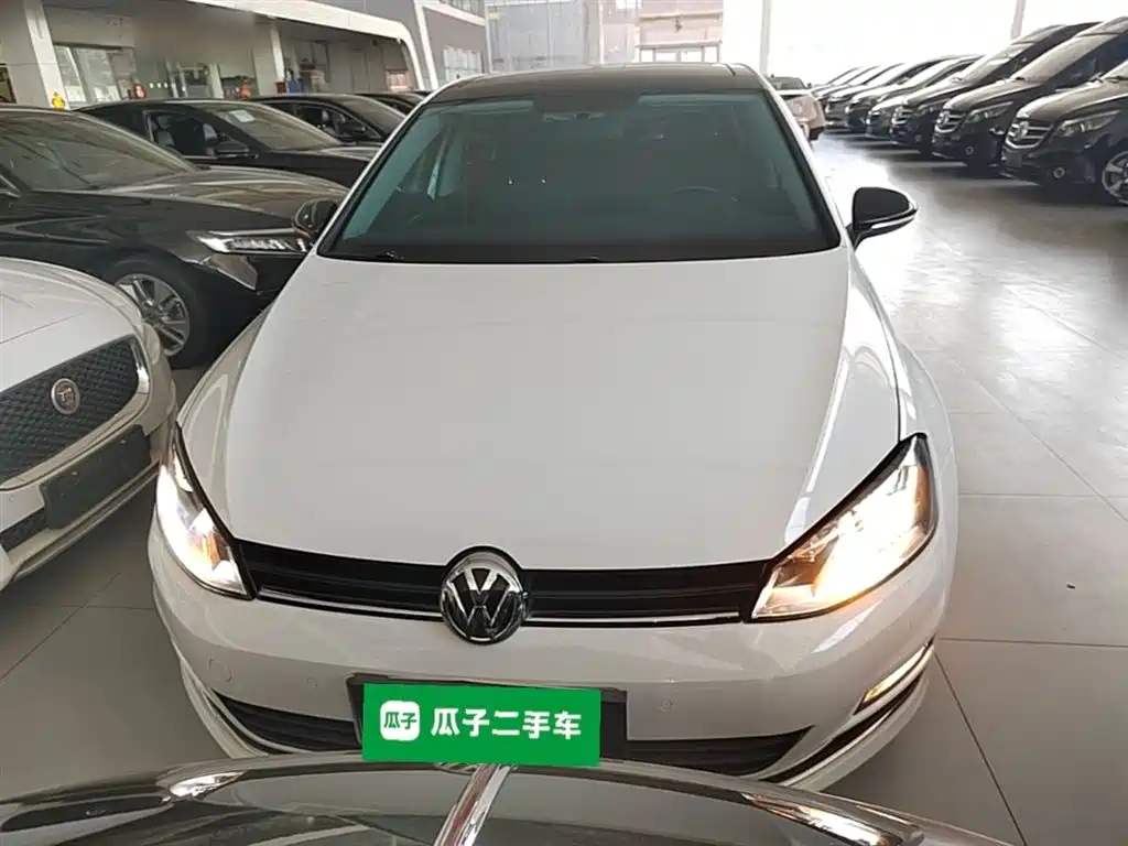 Volkswagen Golf 2017 1.6L Auto Comfort Millionth Edition фото 3