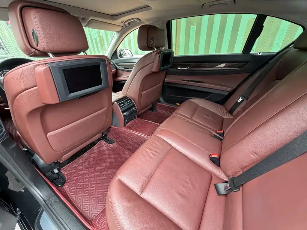 Photo 8 - BMW 7 Series