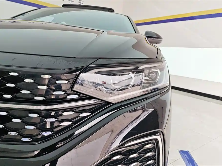 Volkswagen Passat 2023 Facelift 330TSI Starlight Luxury Edition фото 5