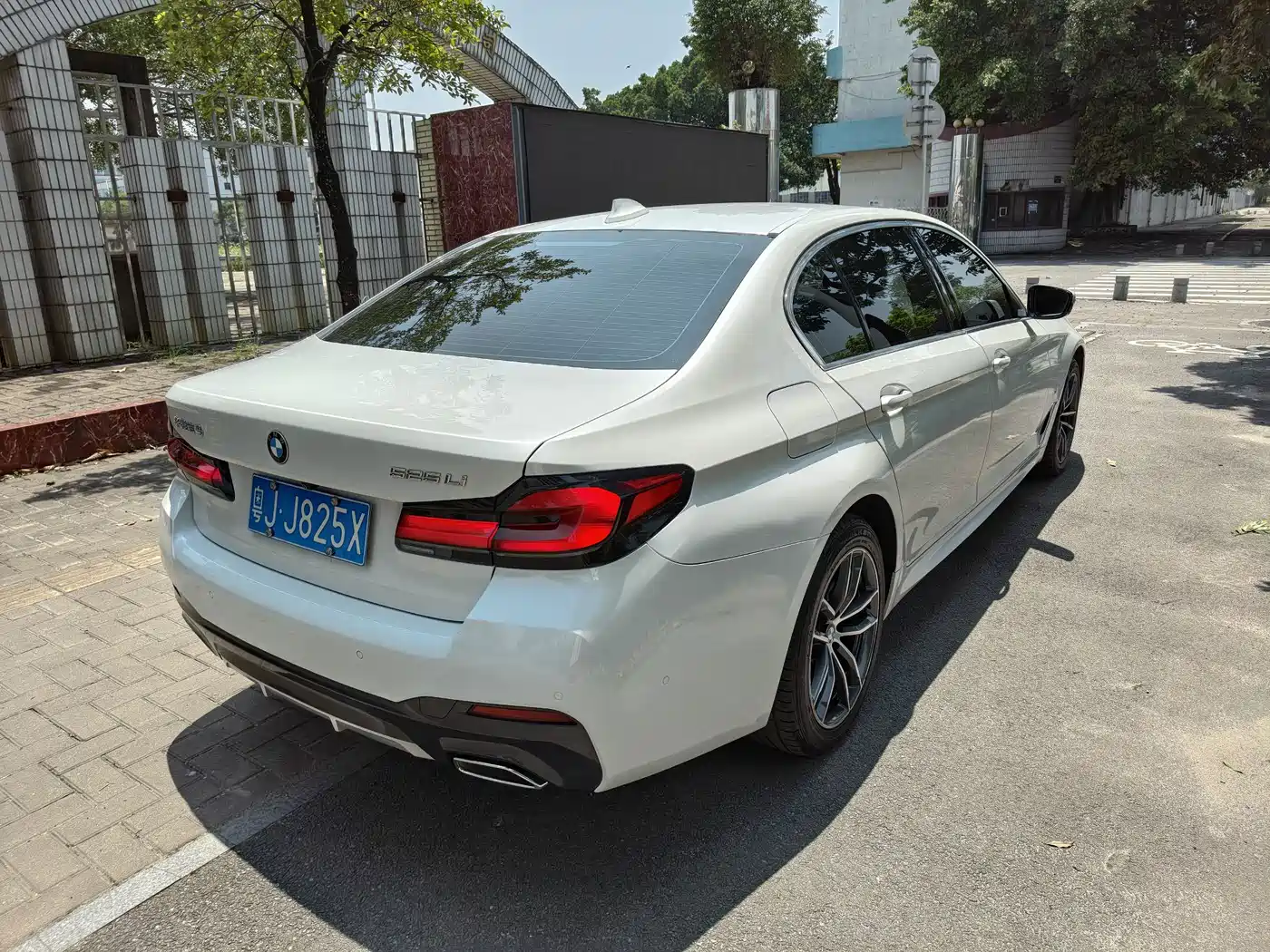 BMW 5 Series 2021 525Li M Sport Package фото 8