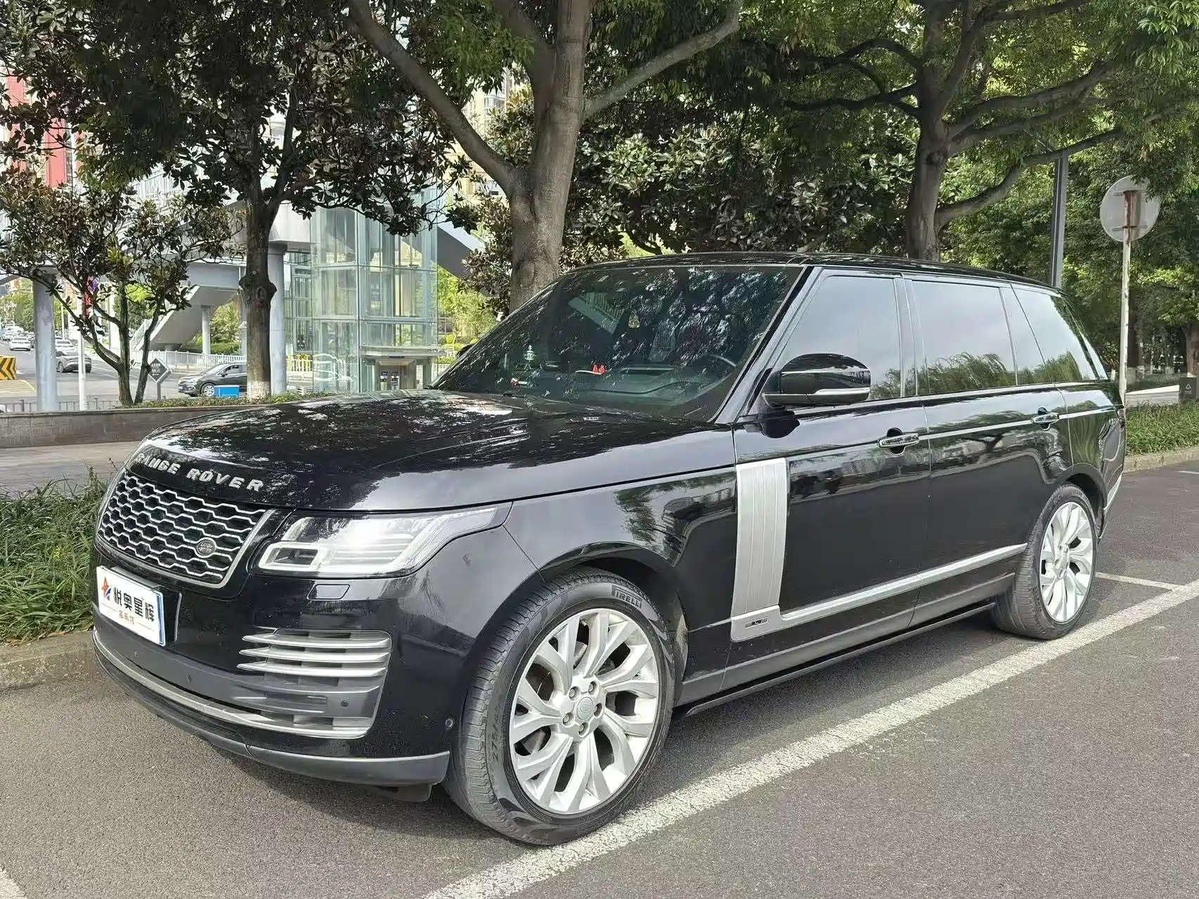 Фото 1 - Land Rover Range Rover